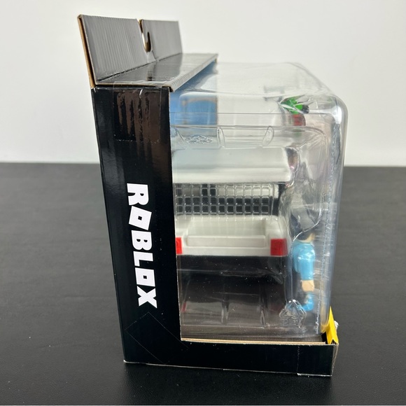 Roblox Brookhaven Golf Cart Figure Set With Exclusive Virtual Item - Picture 8 of 16